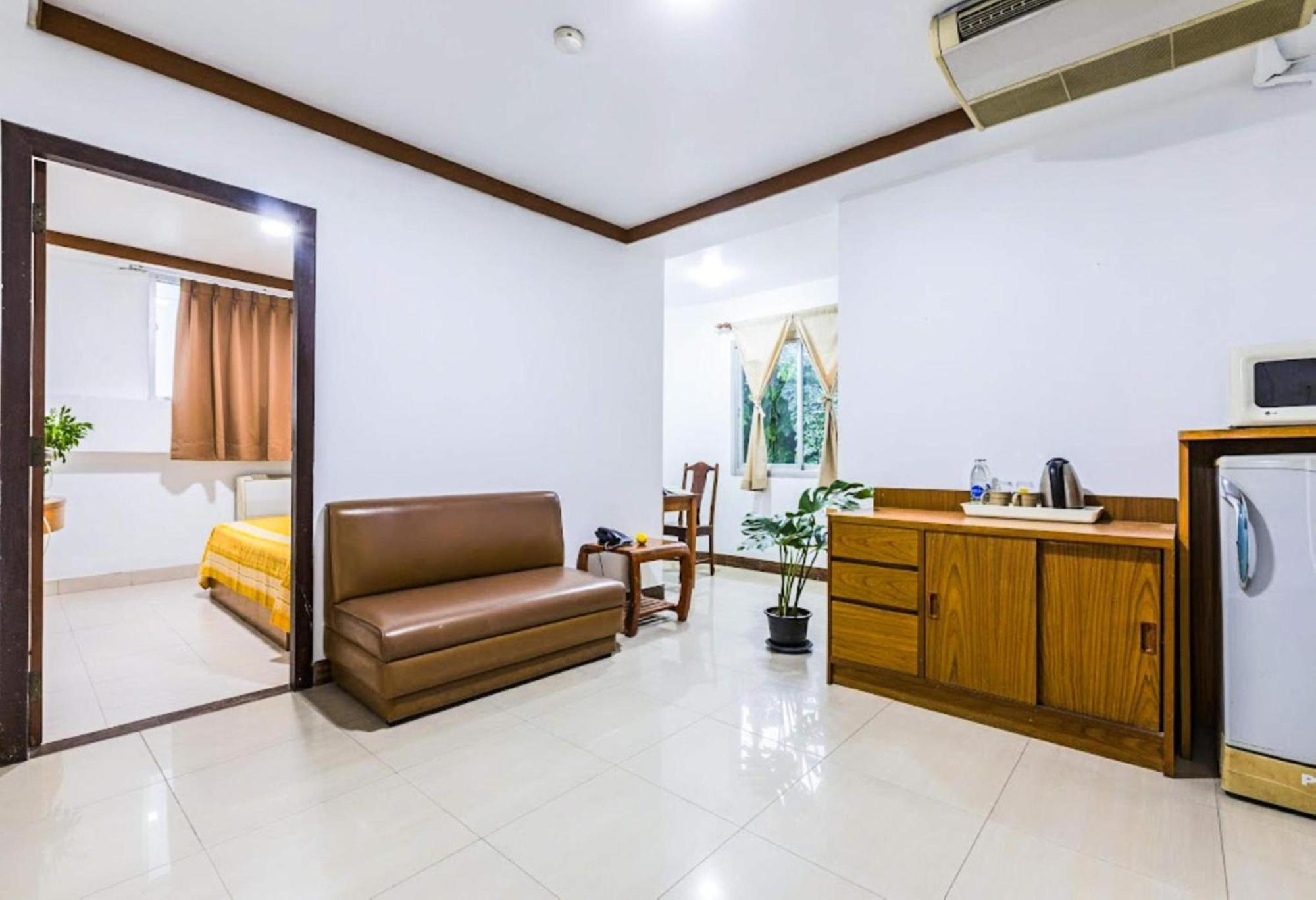 Collection O Howard Square Boutique Hotel Bangkok Exterior photo