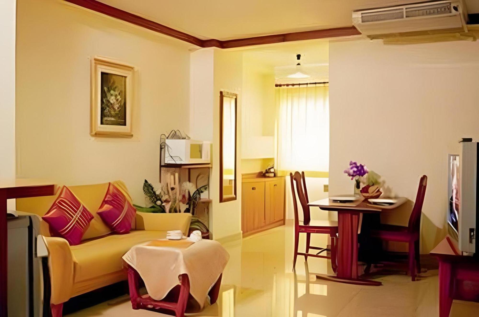 Collection O Howard Square Boutique Hotel Bangkok Exterior photo