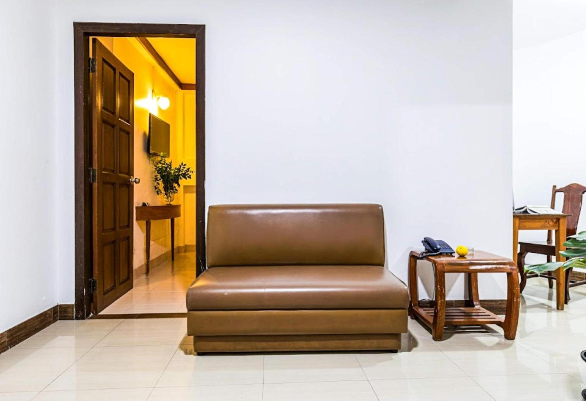 Collection O Howard Square Boutique Hotel Bangkok Exterior photo