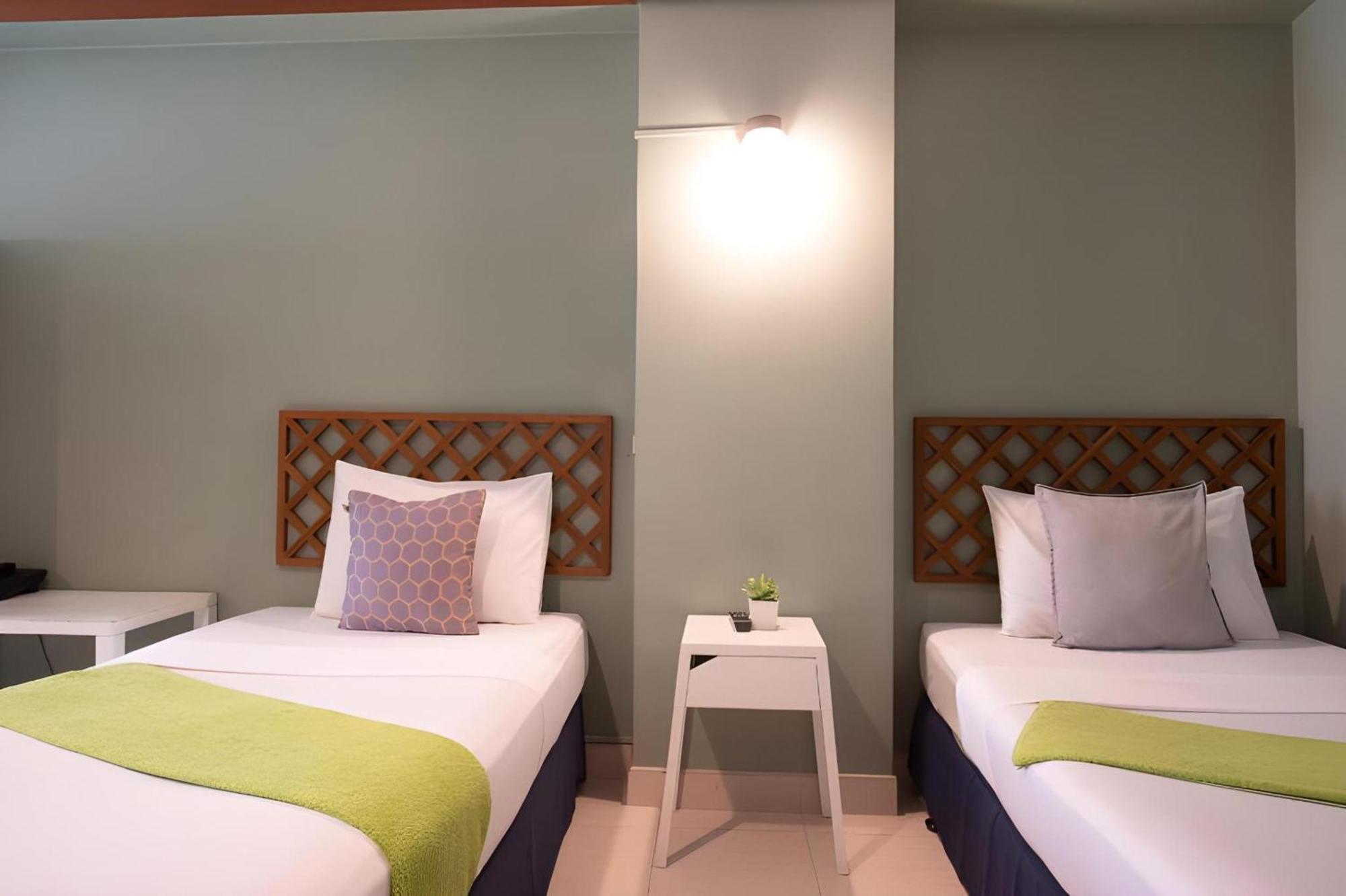 Collection O Howard Square Boutique Hotel Bangkok Exterior photo