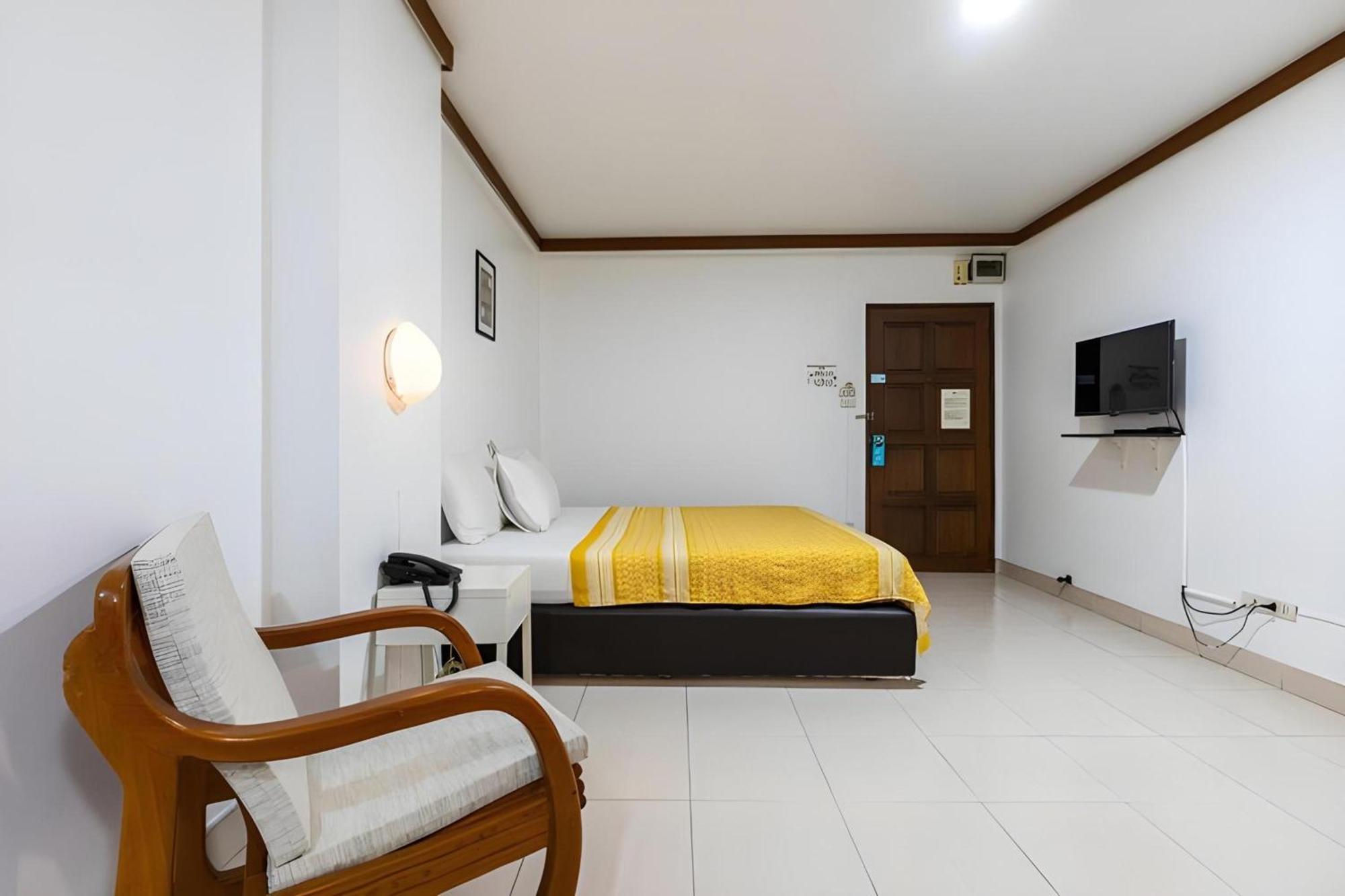 Collection O Howard Square Boutique Hotel Bangkok Exterior photo
