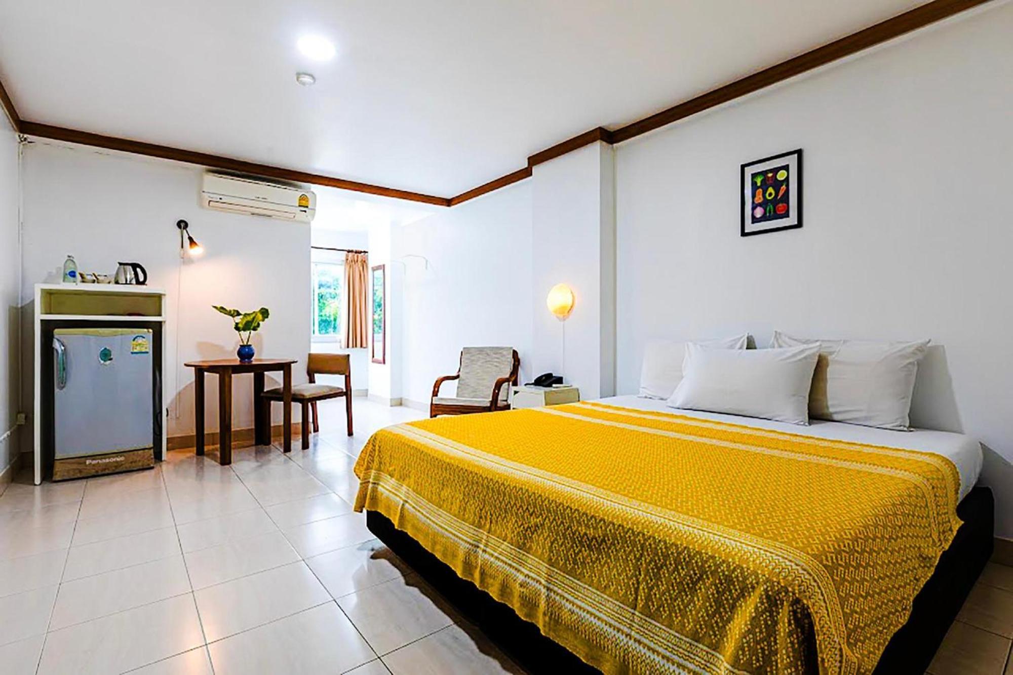 Collection O Howard Square Boutique Hotel Bangkok Exterior photo