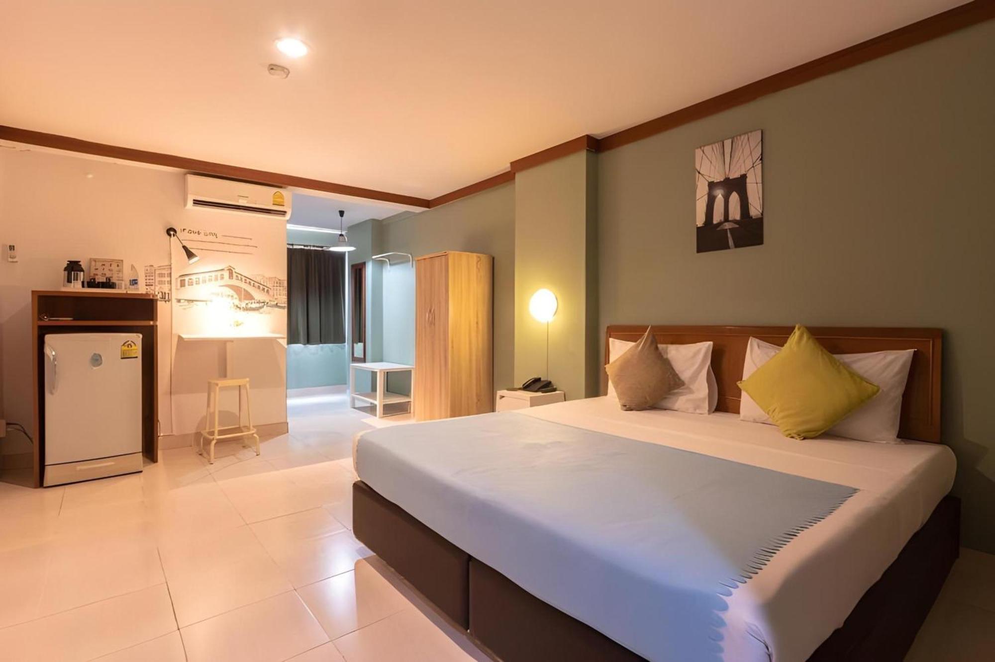 Collection O Howard Square Boutique Hotel Bangkok Exterior photo