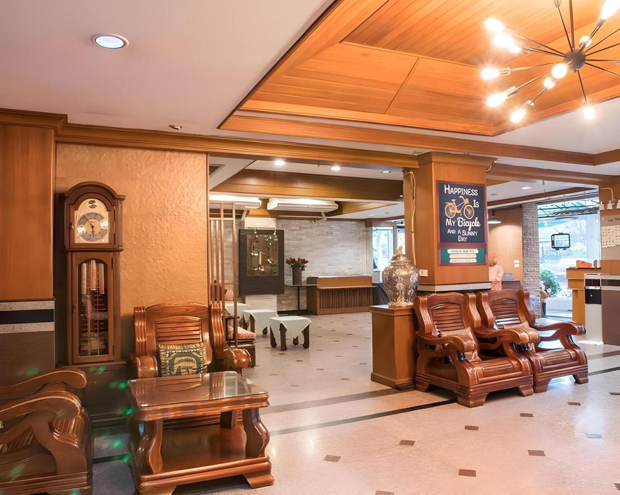 Collection O Howard Square Boutique Hotel Bangkok Exterior photo