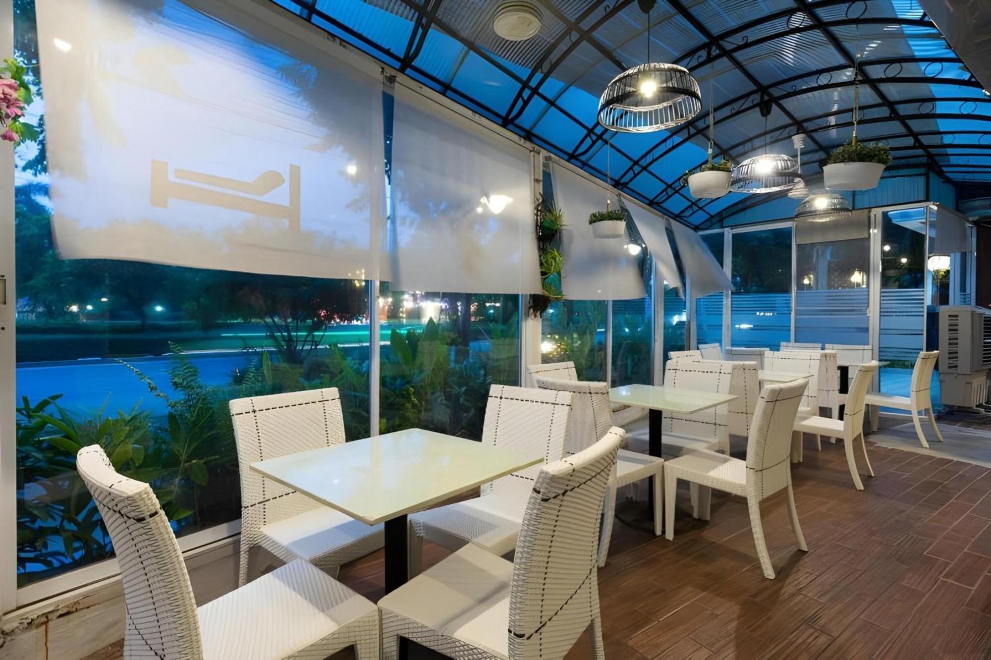 Collection O Howard Square Boutique Hotel Bangkok Exterior photo