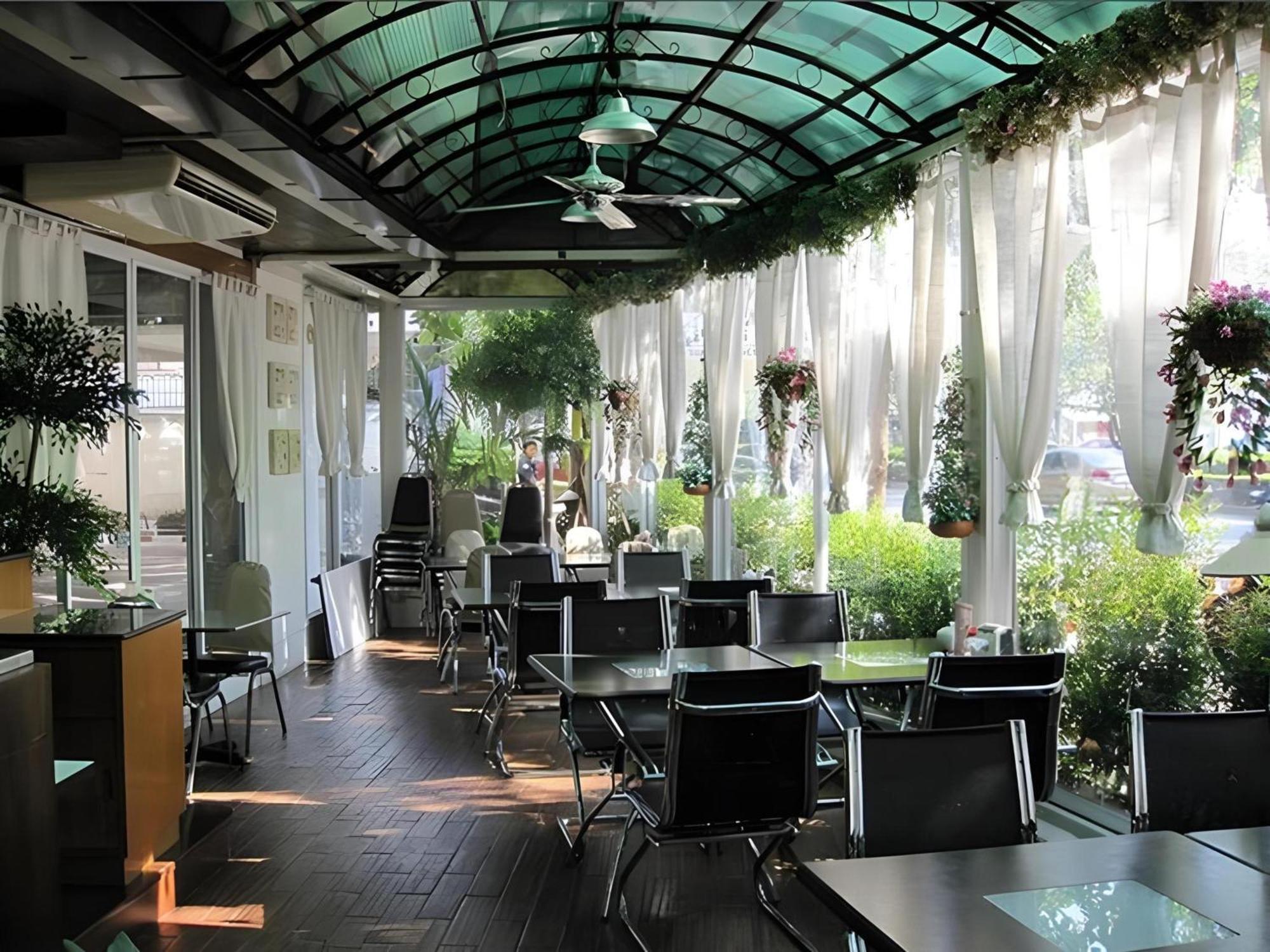 Collection O Howard Square Boutique Hotel Bangkok Exterior photo