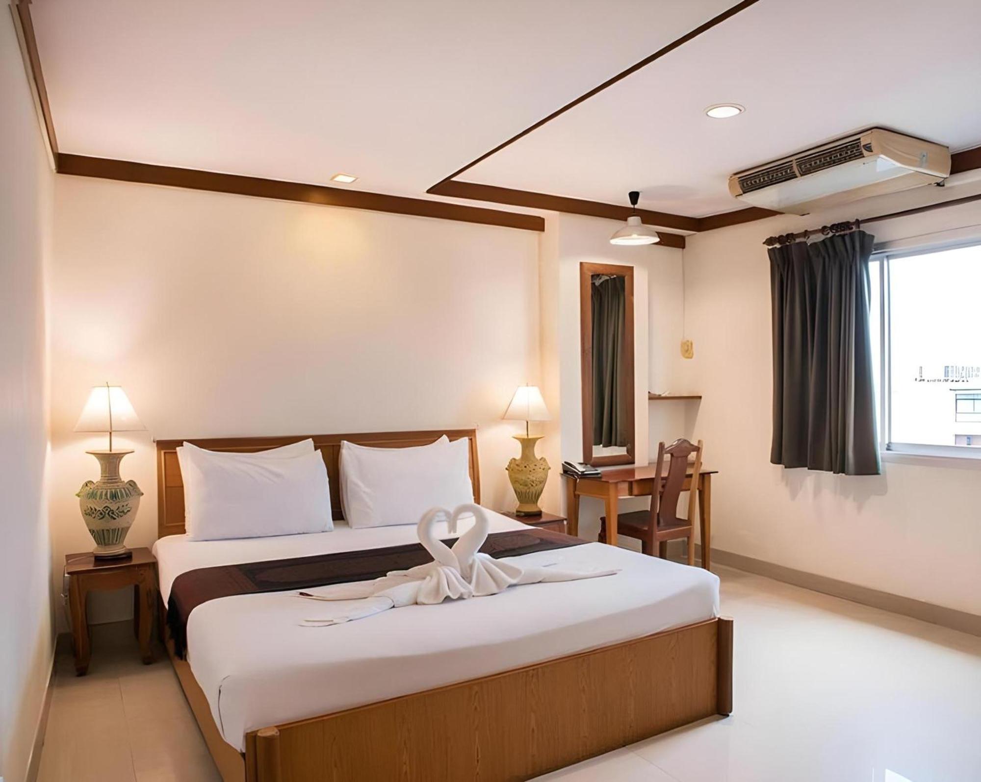Collection O Howard Square Boutique Hotel Bangkok Exterior photo