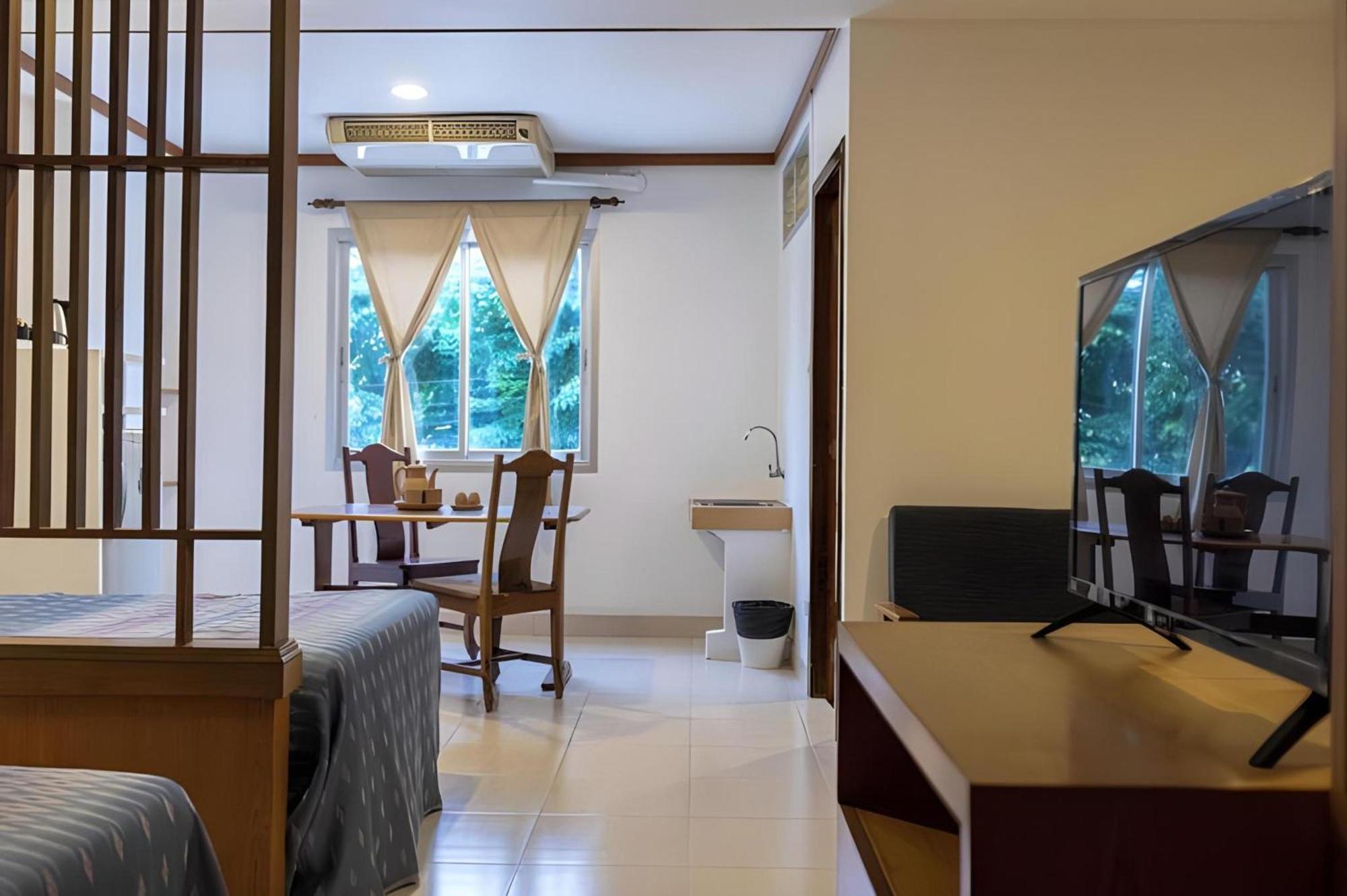 Collection O Howard Square Boutique Hotel Bangkok Exterior photo