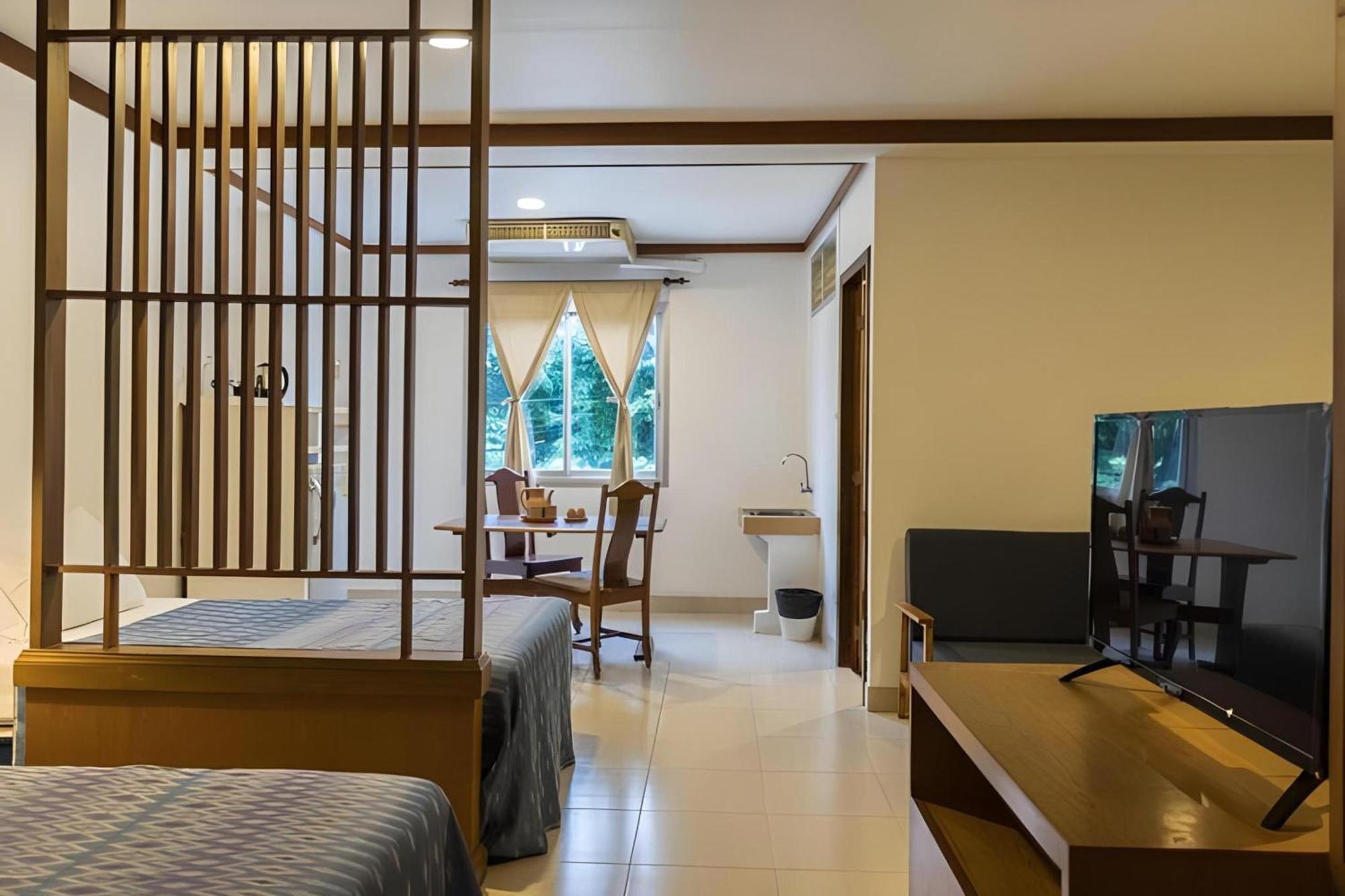 Collection O Howard Square Boutique Hotel Bangkok Exterior photo
