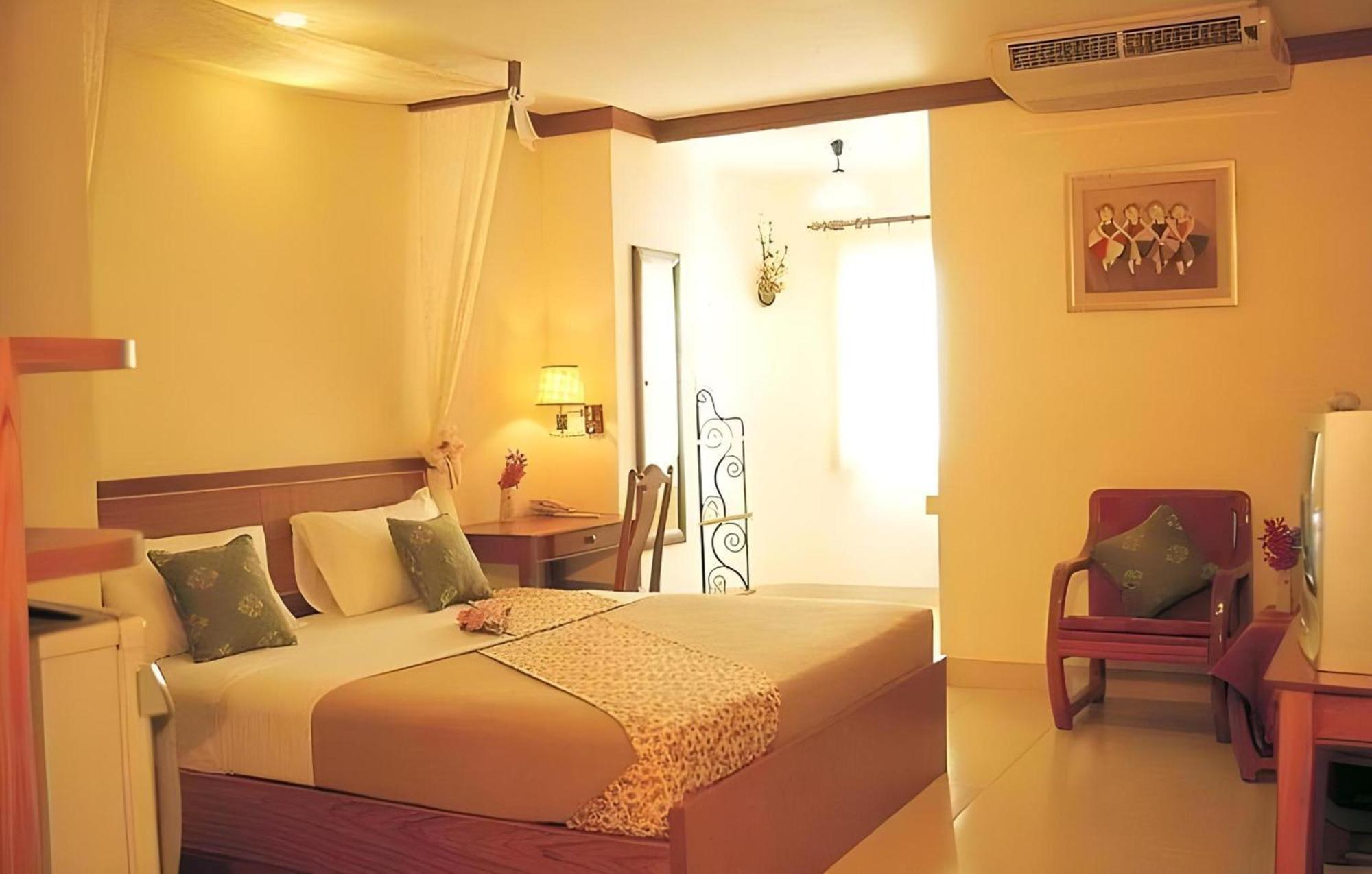 Collection O Howard Square Boutique Hotel Bangkok Exterior photo
