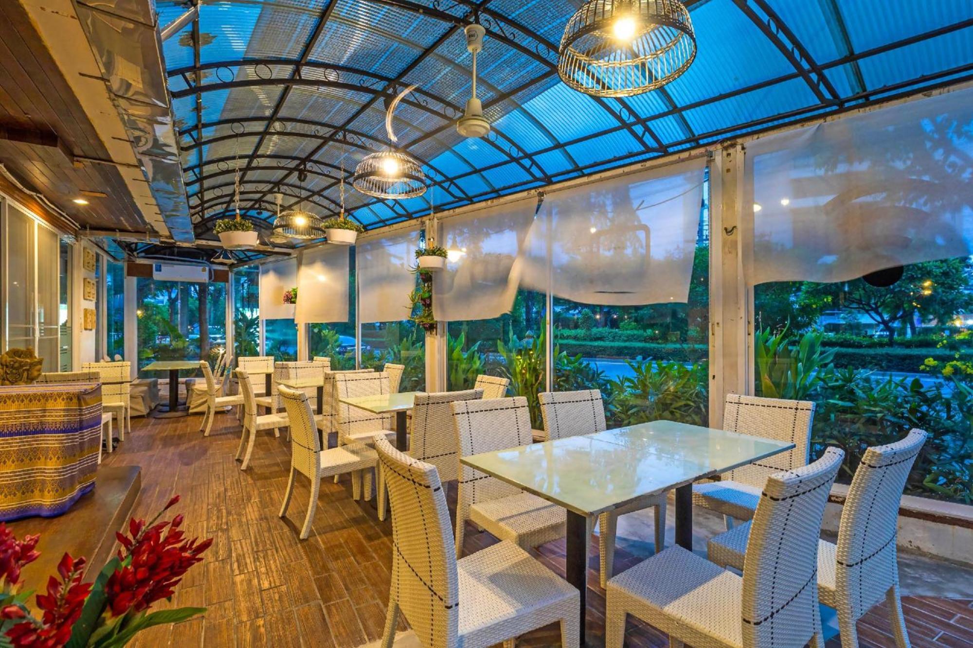 Collection O Howard Square Boutique Hotel Bangkok Exterior photo